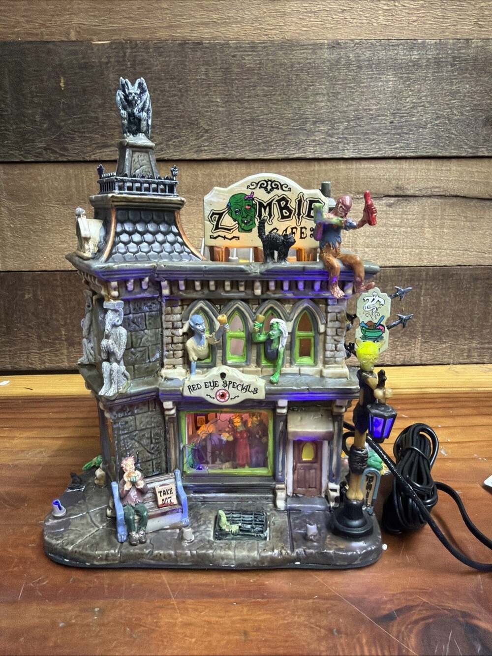 Lemax Spooky Town Zombie’s Cafe 2006 Halloween Village Collection 65346 In Box